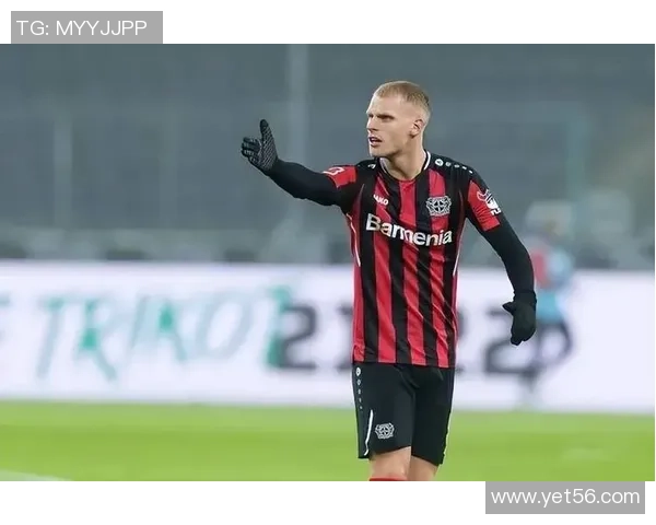 新一代中后卫崛起 足球年轻球员的防线革新与未来潜力 新一代中后卫崛起 足球年轻球员的防线革新与未来潜力