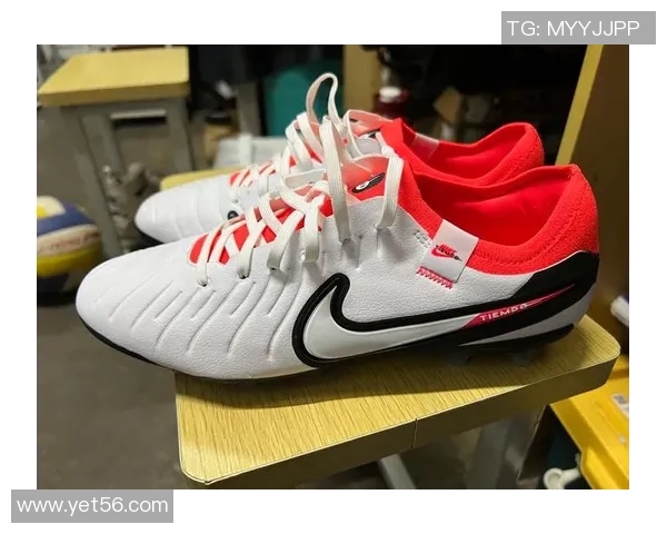 经典球星足球鞋价格全解析 每款鞋型价值与市场走势一览